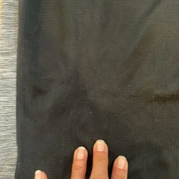 4 Under Armour heat gear short sleeves shirts, 1 adidas long sleeve - Picture 12 of 17